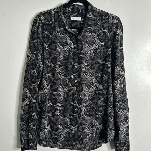 Equipment sneak print black and green slik button down shirt size large - Picture 4 of 9